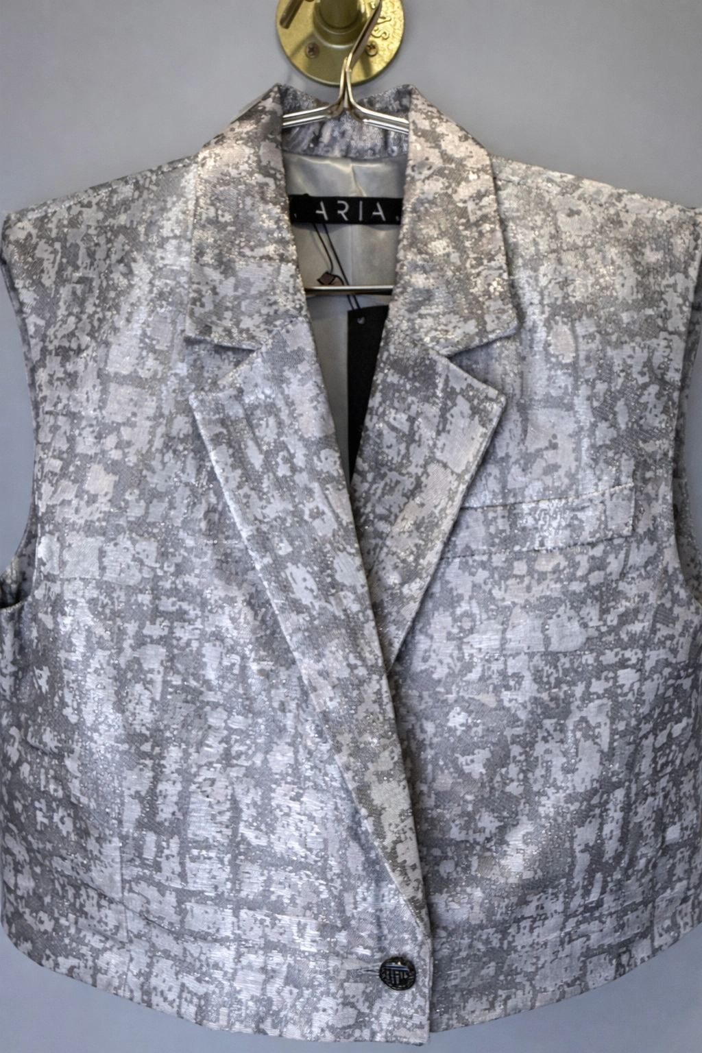 the-vest-plata-con-toques-rosas-2